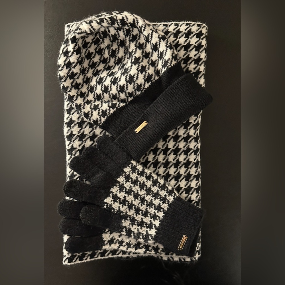 Anne Klein Black and White Houndstooth Scarf, Gloves & Beanie Set - new no tags
